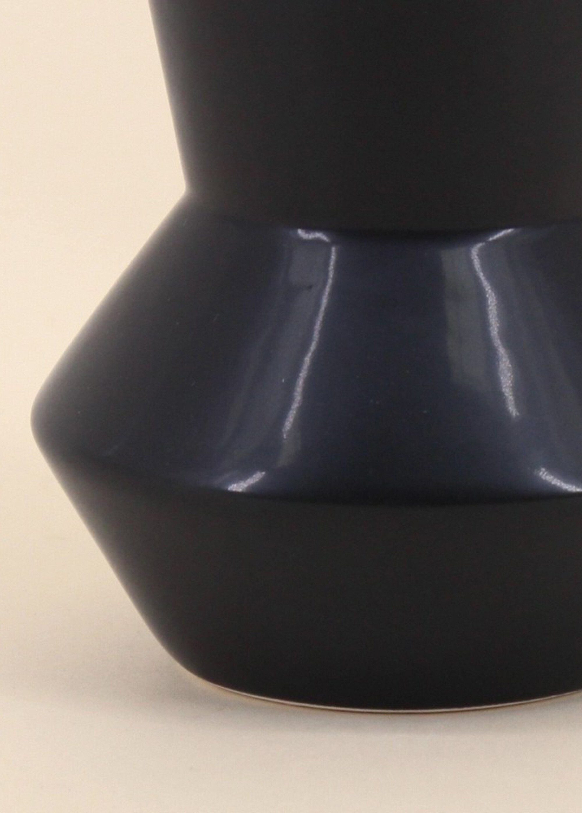 Vase_zig_zag_foncé_en_dolomite_Bleu_DE2_slim