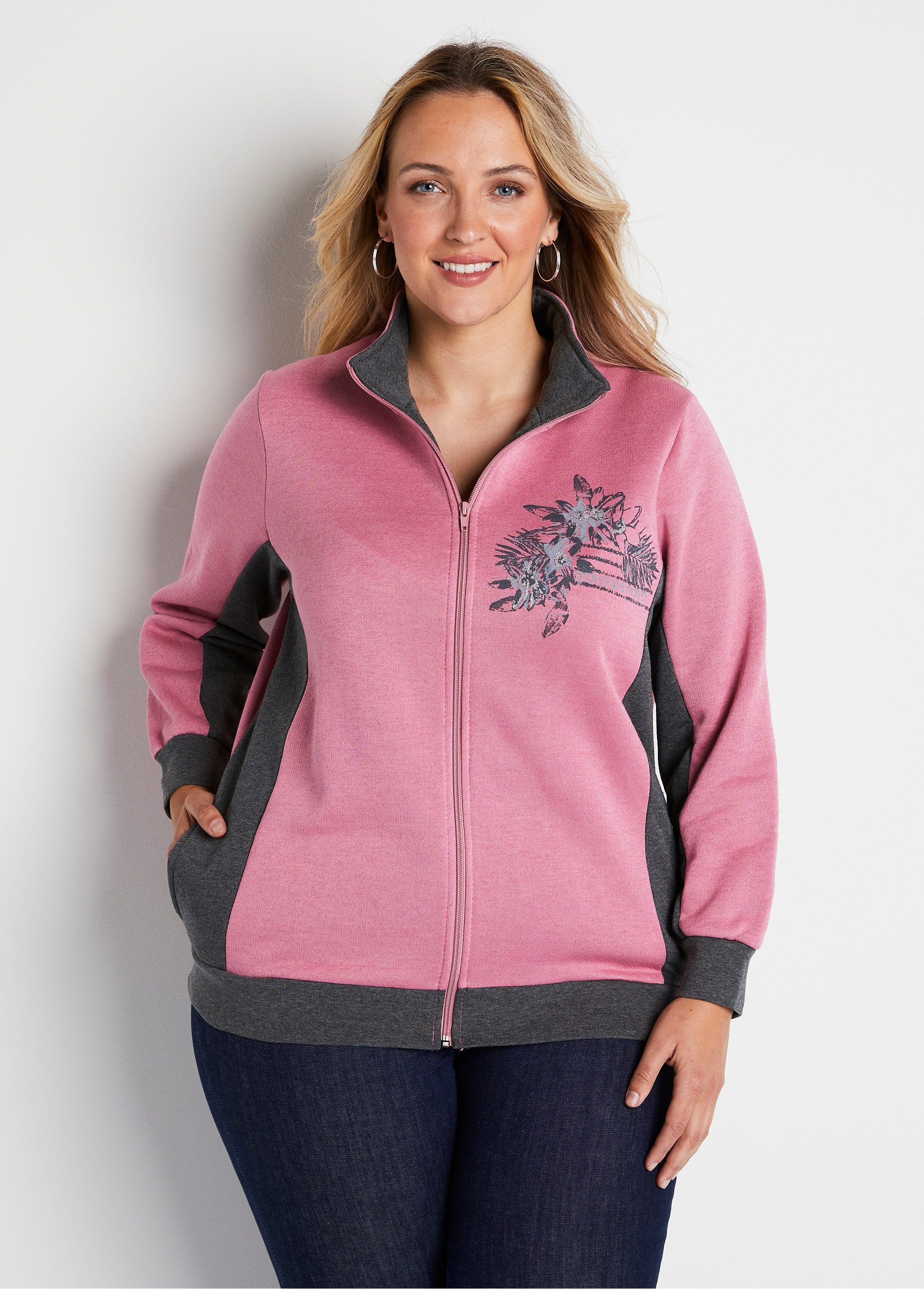 Joggingjack_van_fleece_met_pailletten_en_ritssluiting_Roze_en_grijs_FA1_curvy