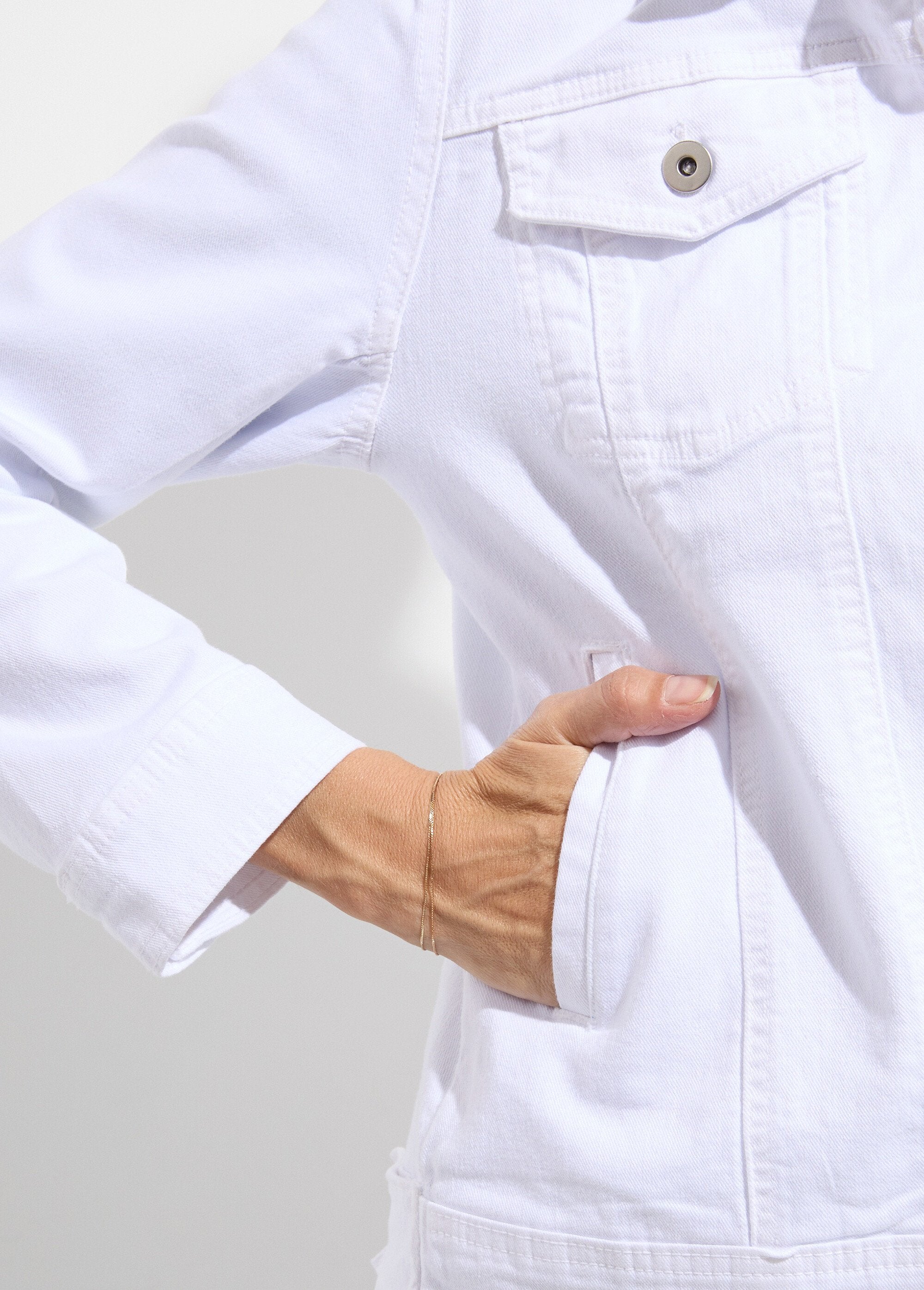 Button-down_spijkerjack_WIT_DE1_curvy