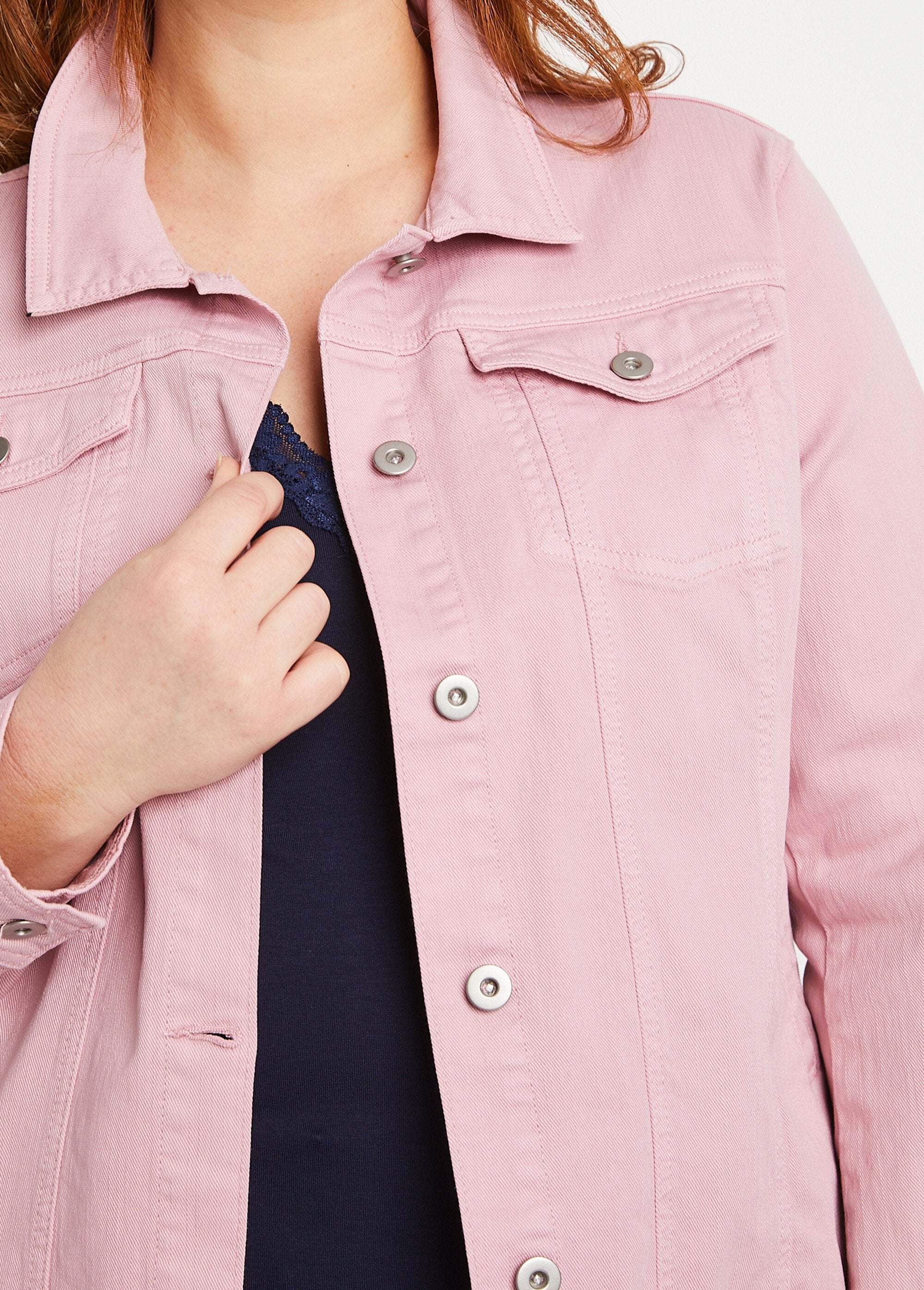 Button-down_spijkerjack_ROZE_DE1_curvy