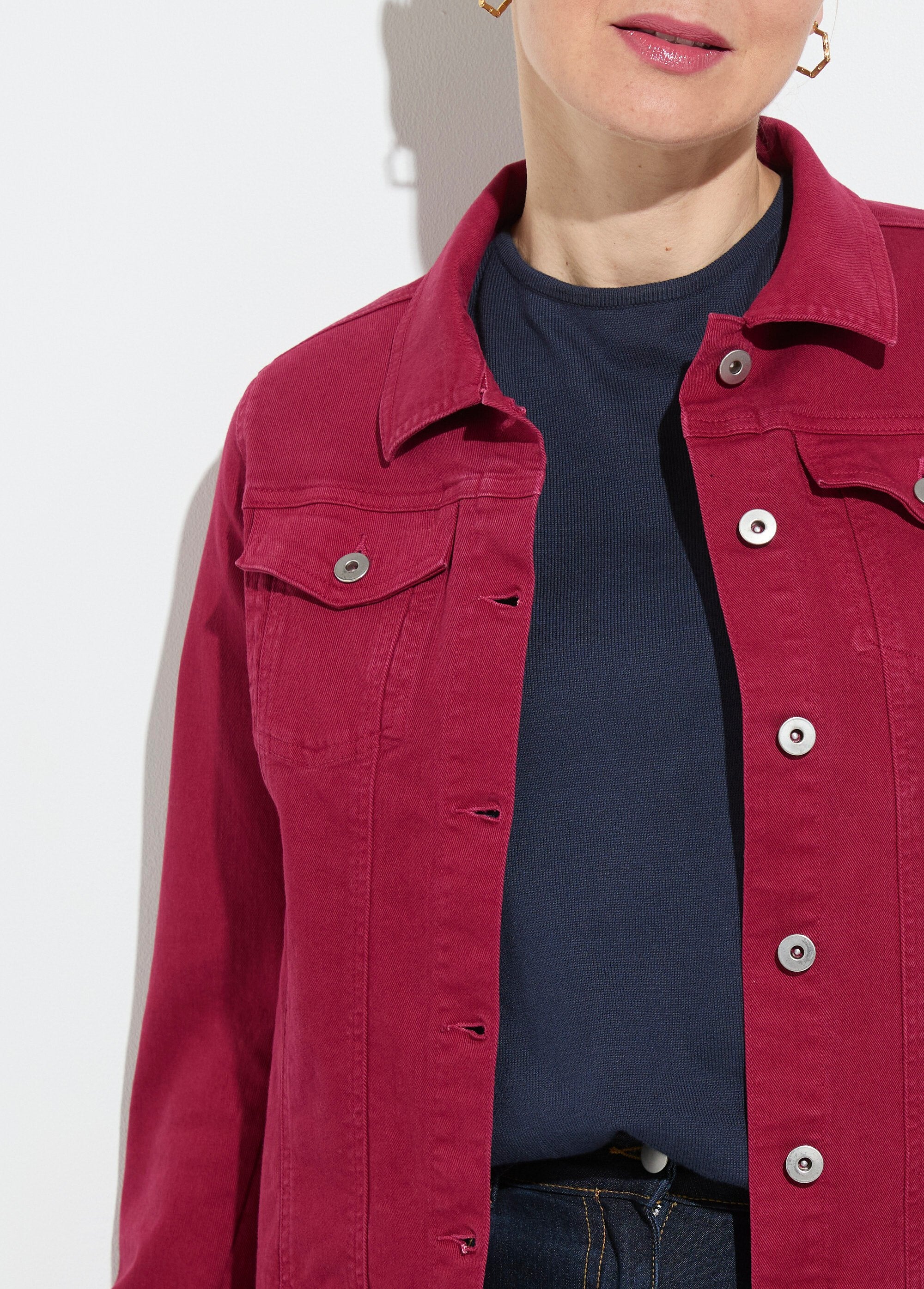 Button-down_spijkerjack_Grenat_DE1_slim