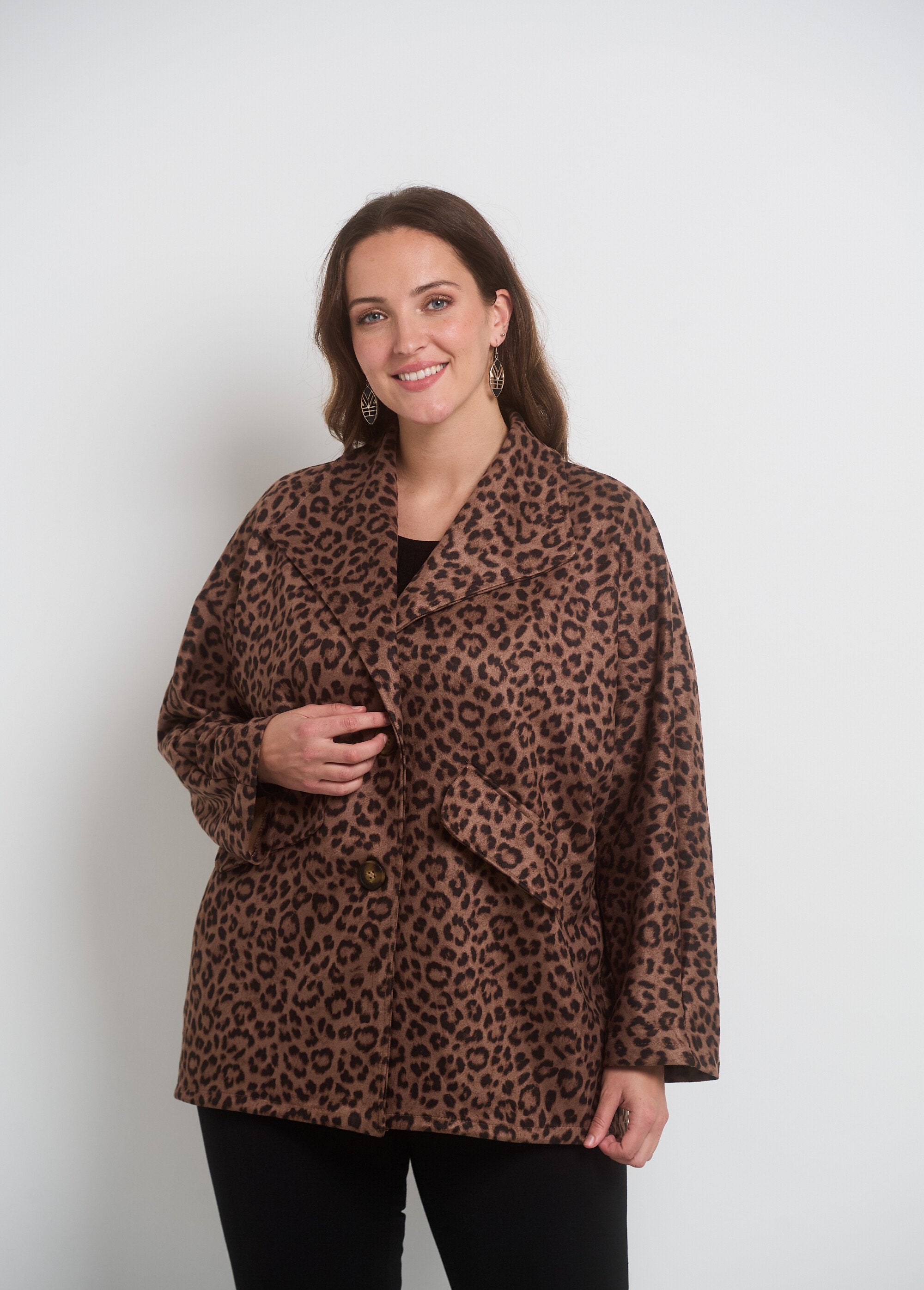 Lange_jas_met_luipaardprint_in_suède_Beige_imprime_FA1_curvy