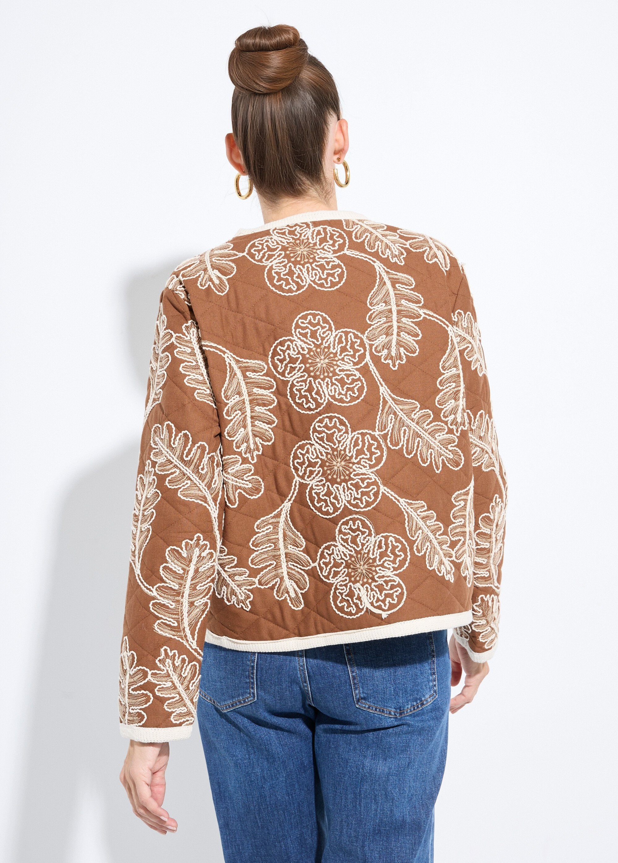 Veste_matelassée_rebrodée_en_twill_Camel_DO1_slim