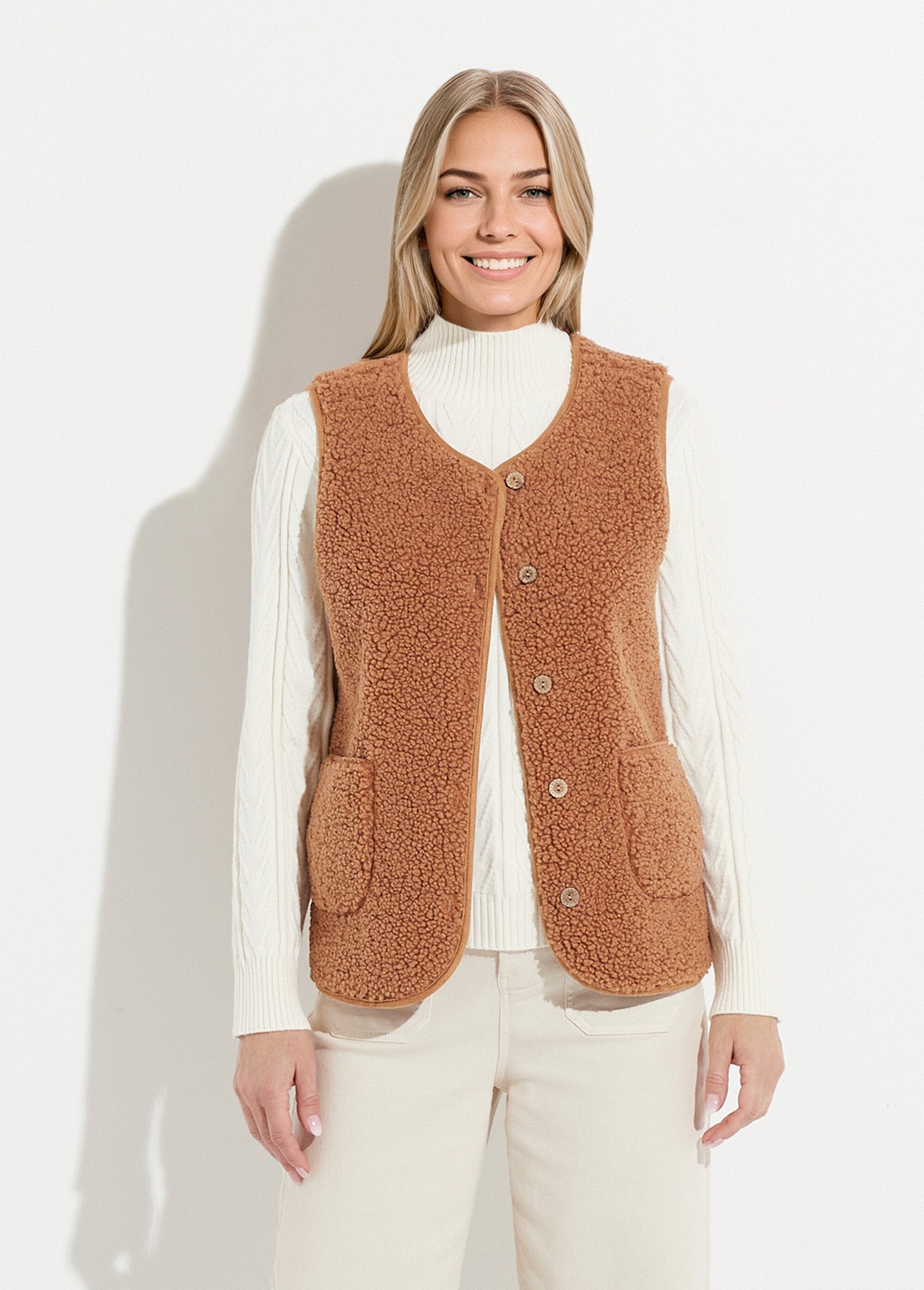 Mouwloos_sherpa_jack_met_fluwelen_voering_Caramel_FA1_slim