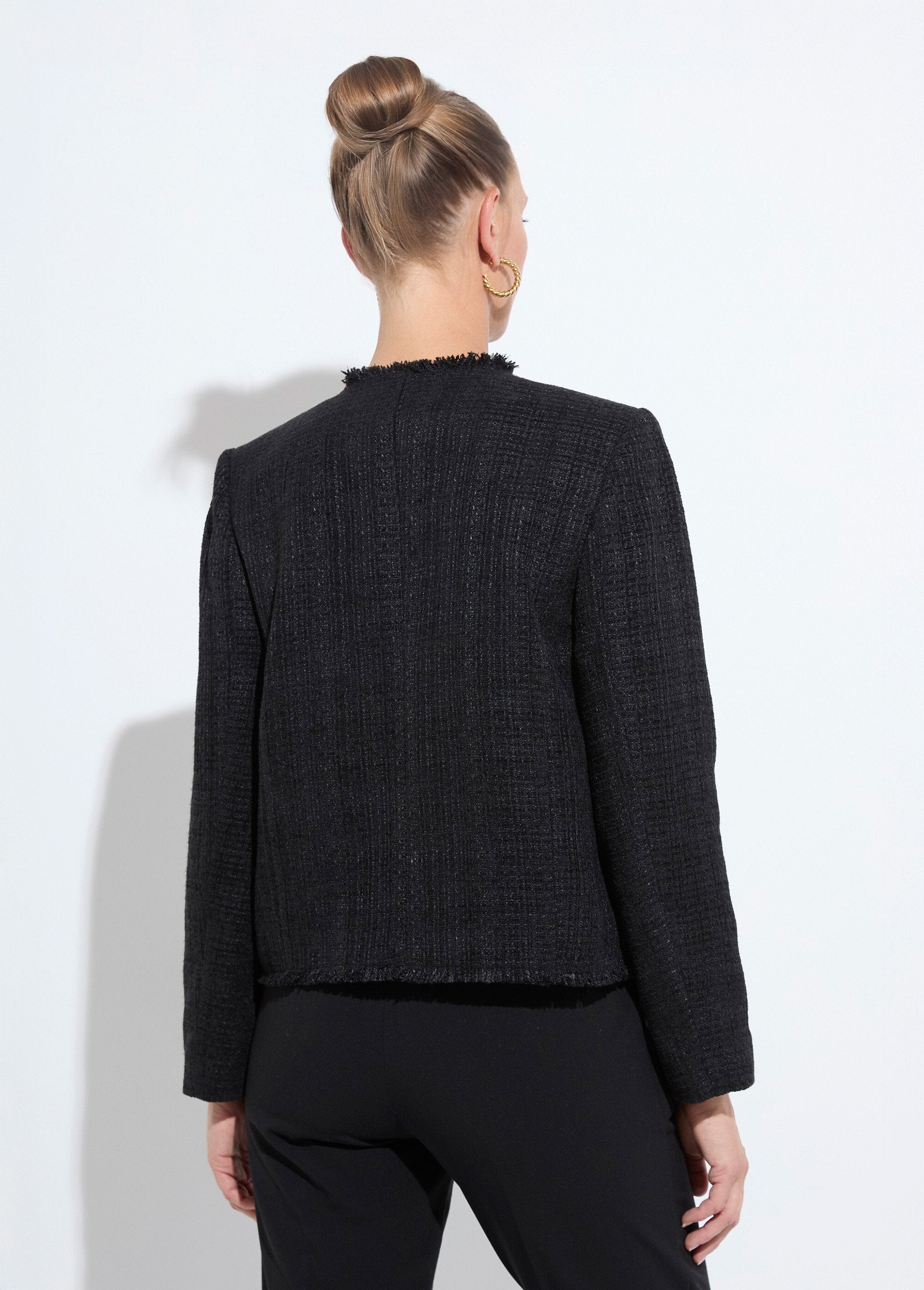 Tweed_jasje_zonder_kraag_met_franjes_en_knopen_Noir_DO1_slim
