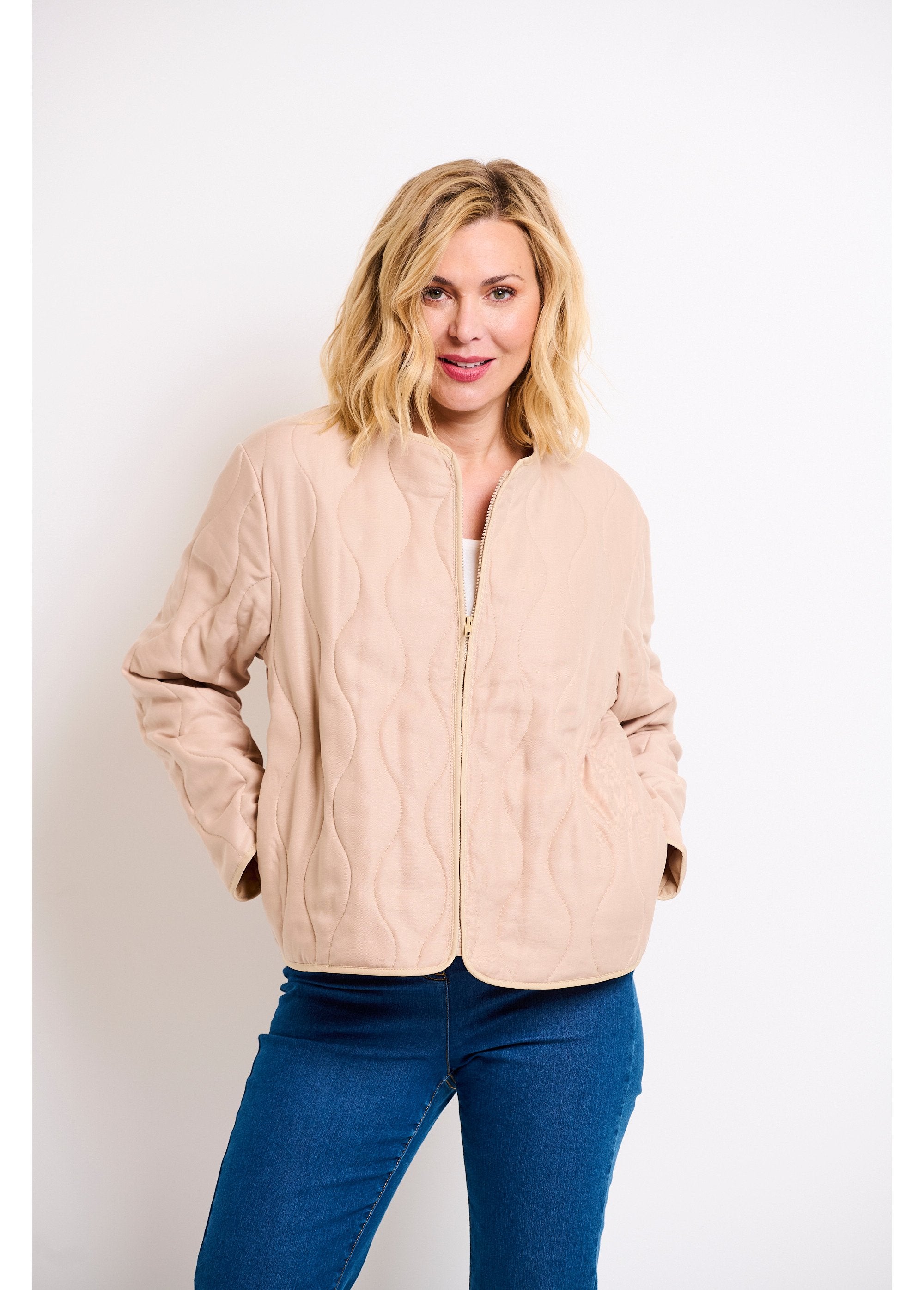 Veste_unie_matelassée_zippée_courte_col_rond_Beige_FA1_slim