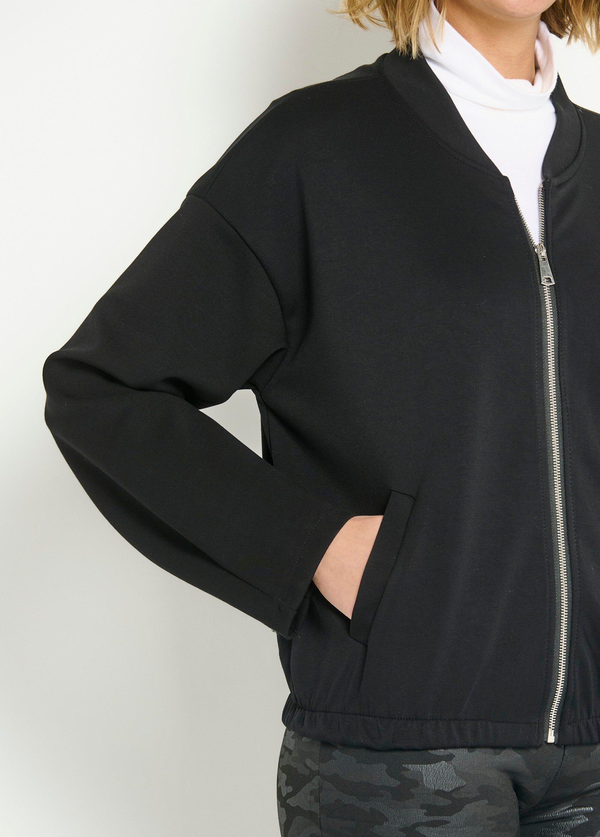Teddy-stijl_jas_met_rits_voor_comfort_Noir_DE2_slim