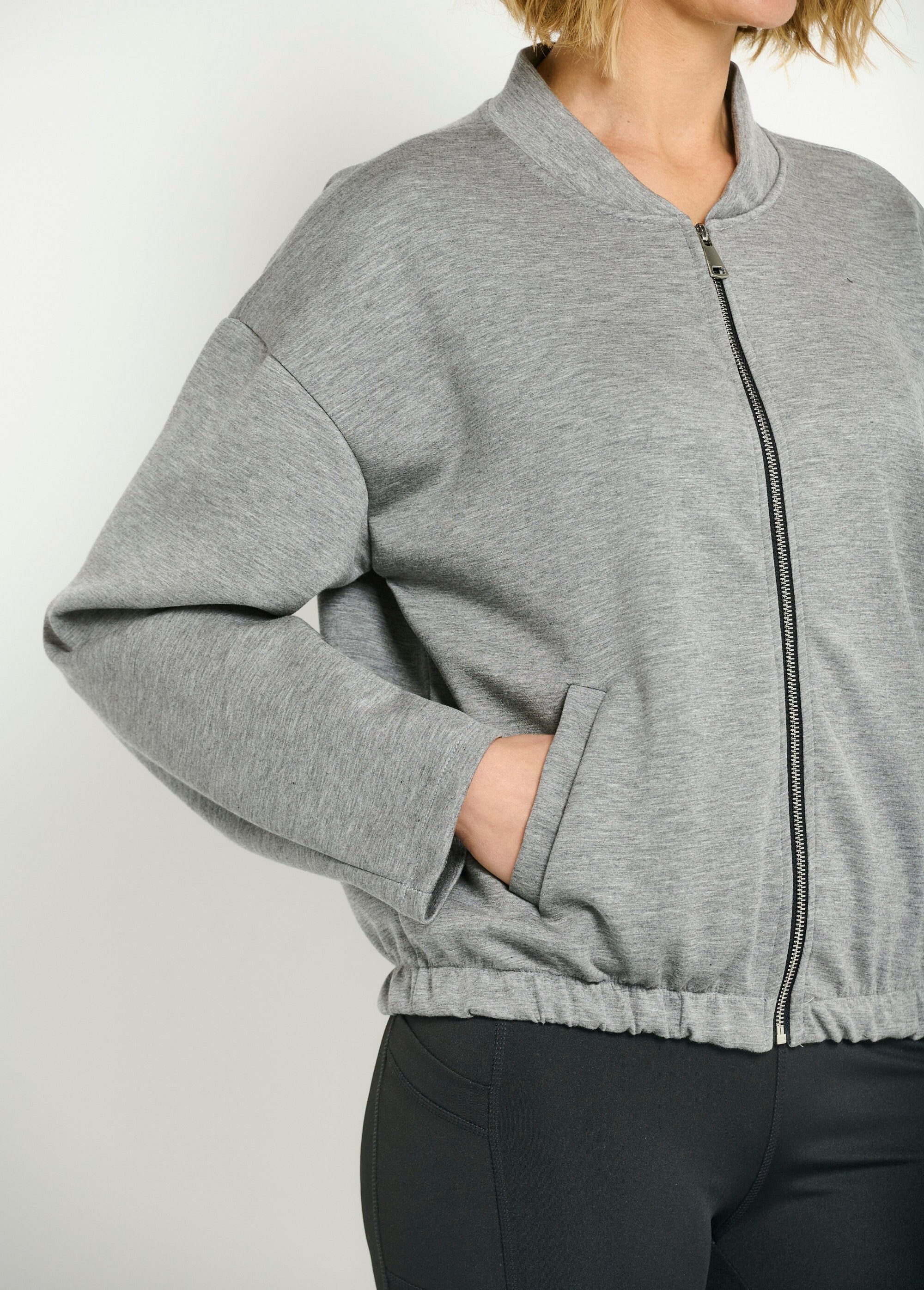 Teddy-stijl_jas_met_rits_voor_comfort_Gris_DE2_slim